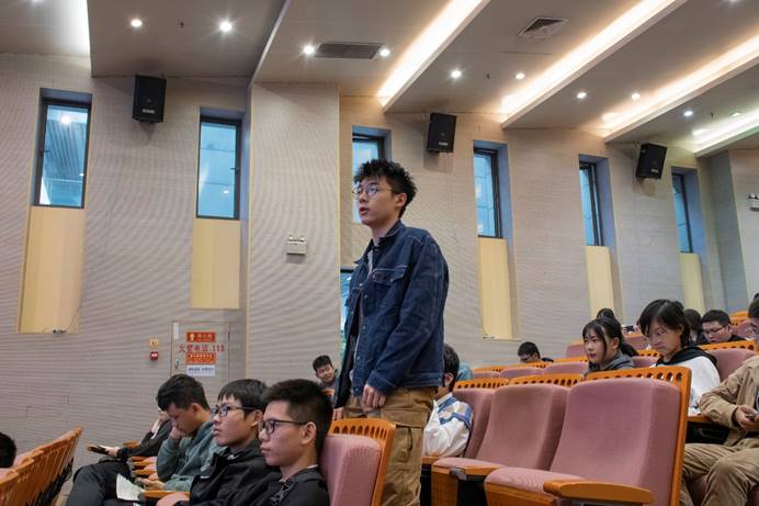杜克大学李昕教授莅临我校发表讲座